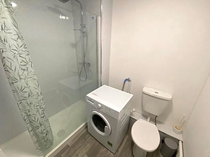 3 Bedroom Flat To Rent In South Street, Eastbourne, East Sussex, BN21