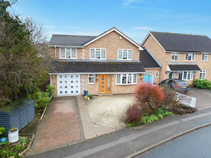 4 Bedroom Detached House For Sale In Yeats Close, Newport Pagnell, MK16