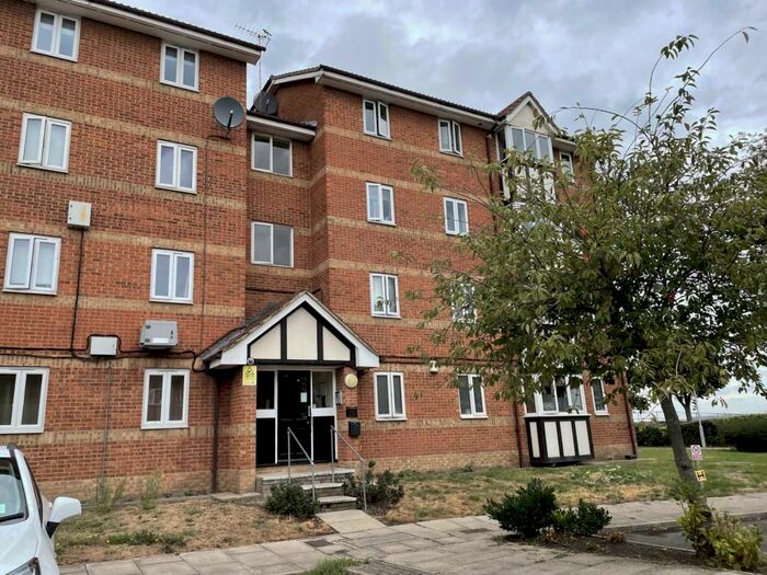 2 Bedroom Flat To Rent In Chandlers Drive, Erith, DA8