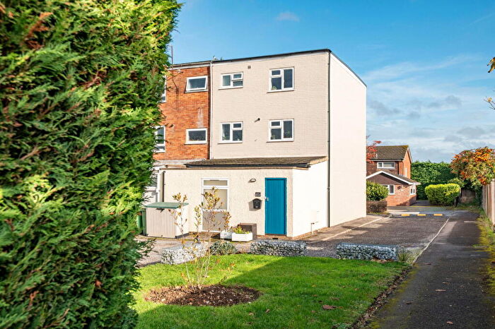 3 Bedroom Maisonette For Sale In Meon Road Oakley., RG23