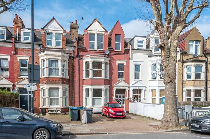 2 Bedroom Flat For Sale In Chichele Road, Willesden Green, London, NW2