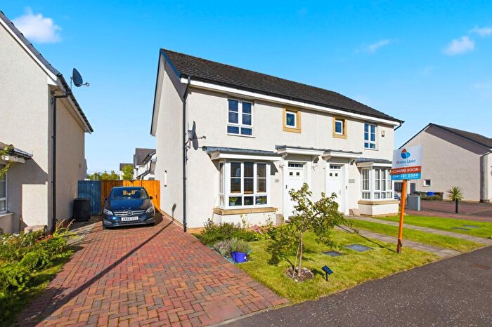 3 Bedroom Semi-Detached House For Sale In Laymoor Avenue, Renfrew, PA4