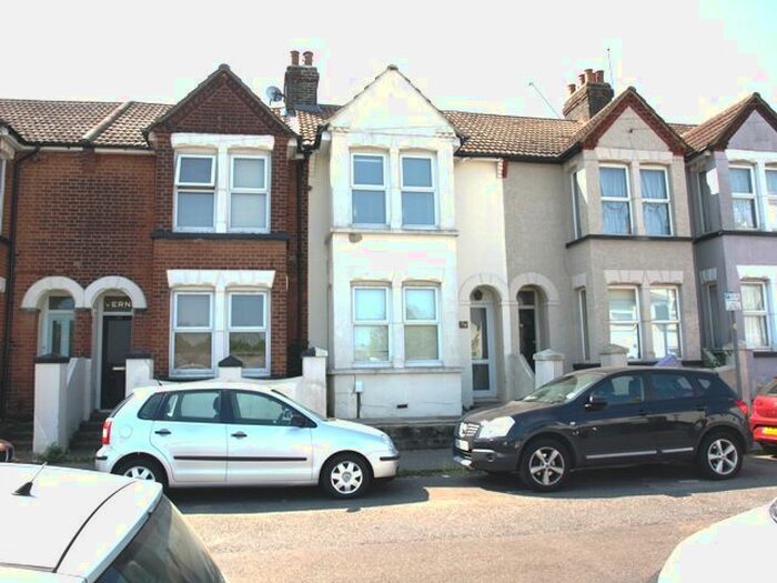 4 Bedroom Terraced House To Rent In St Johns Road, Gillingham, ME7
