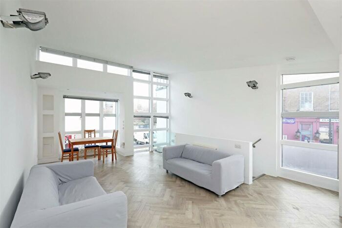 2 Bedroom Town House To Rent In Farmers Road, London, SE5