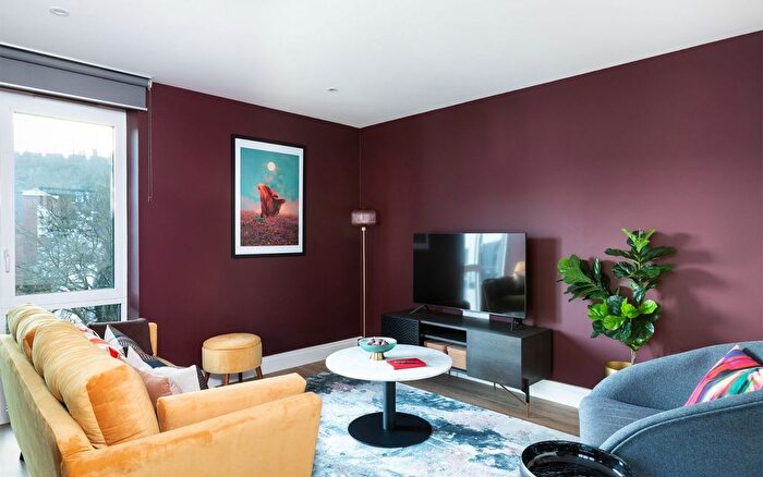 1 Bedroom Flat To Rent In Buckingham House, Desborough Road, HP11