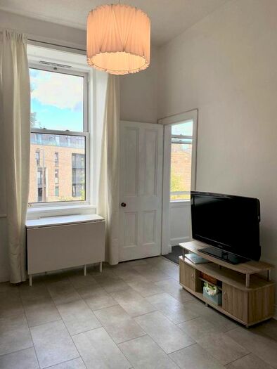 2 Bedroom Flat To Rent In Montgomery Street, Edinburgh, EH7