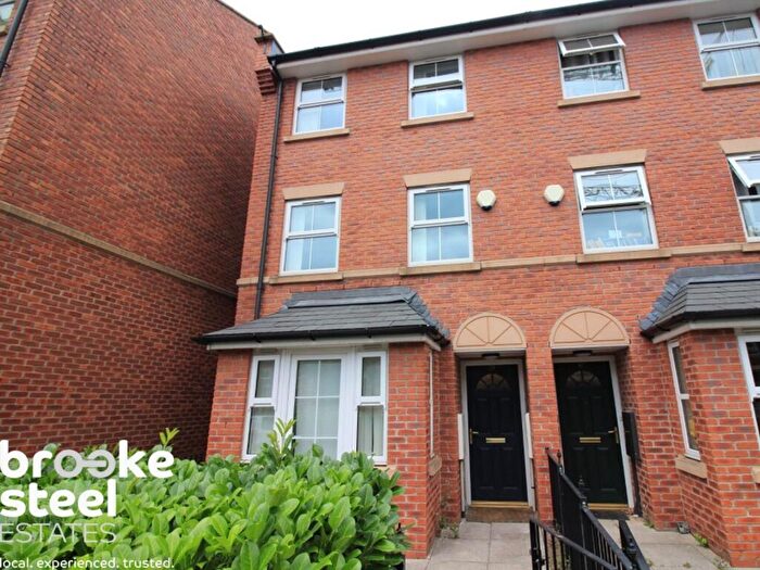 4 Bedroom Detached House To Rent In Bandy Fields Place, Salford, M7