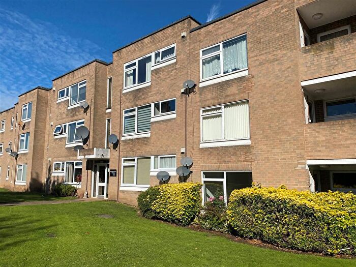 2 Bedroom Flat To Rent In Chapel End, Hoddesdon, EN11