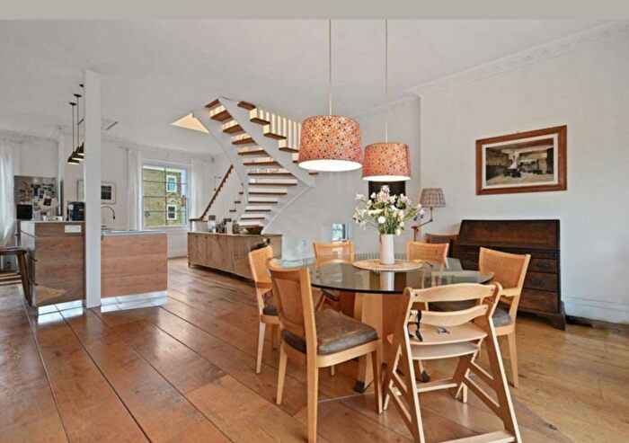 3 Bedroom Flat For Sale In Stanlake Villas, London, W12