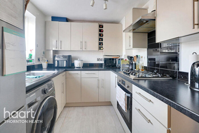 2 Bedroom Flat For Sale In Livingstone Road, Thornton Heath, CR7