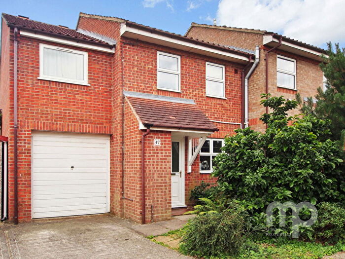 4 Bedroom Semi-Detached House For Sale In Melton Close, Wymondham, Norfolk, NR18