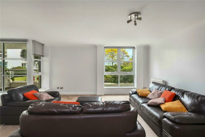 2 Bedroom Flat To Rent In Barrier Point Road, Royal Docks, London, E16