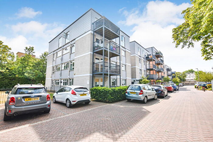 2 Bedroom Flat To Rent In Limerick Close, London, SW12