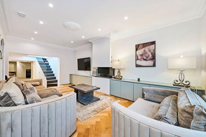 2 Bedroom Cottage To Rent In Stamford Cottages, London, SW10