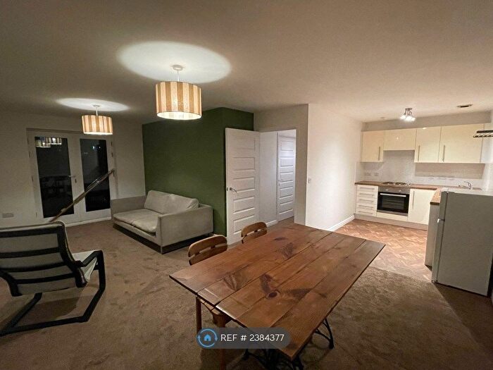 2 Bedroom Flat To Rent In Eyres Mill Side, Leeds, LS12