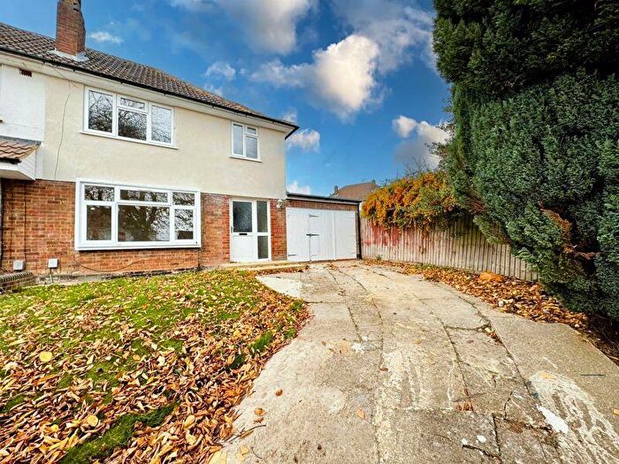 3 Bedroom Semi Detached House For Sale In Kendal Close, Luton, LU3