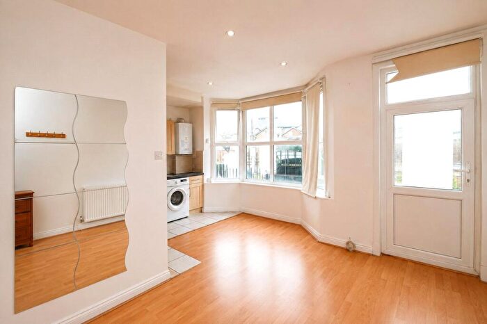 1 Bedroom Apartment To Rent In Bensham Lane, Croydon, CR0