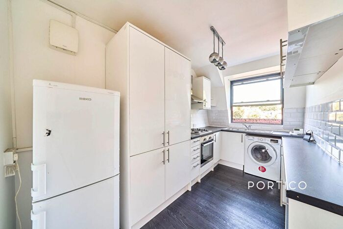 3 Bedroom Flat To Rent In Johns Mews, London, WC1N