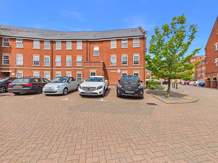 2 Bedroom Flat For Sale In Florey Gardens, Aylesbury, Buckinghamshire, HP20