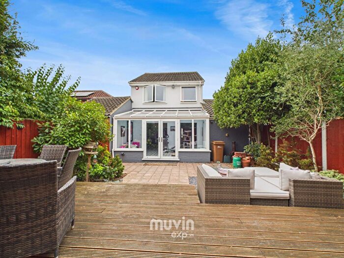 3 Bedroom Detached House For Sale In Clarence Close, Chelmsford, CM2