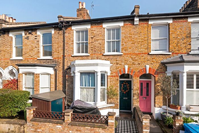 2 Bedroom Flat For Sale In Ivanhoe Road, London, SE5