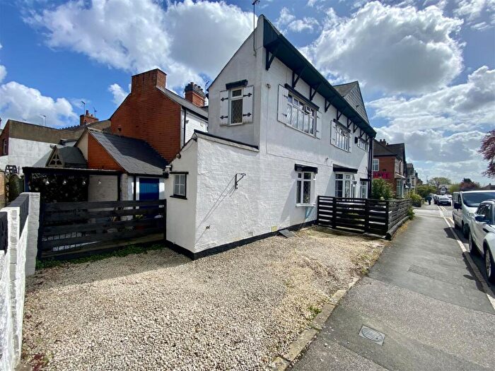 3 Bedroom End Of Terrace House For Sale In Orchard Street, Hinckley, LE10