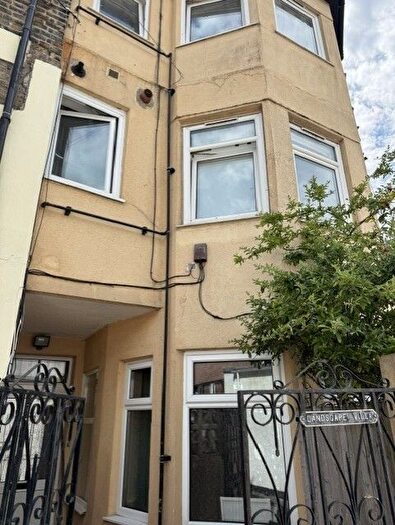3 Bedroom Flat To Rent In Elmdene Court, London, London, London, SE18