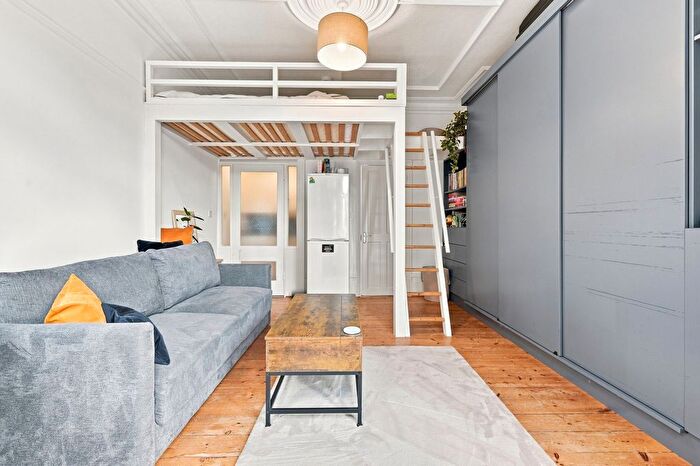 1 Bedroom Flat For Sale In Fox Lane, London, N13
