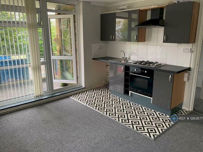 2 Bedroom Flat To Rent In Linacre Road, Southampton, SO19