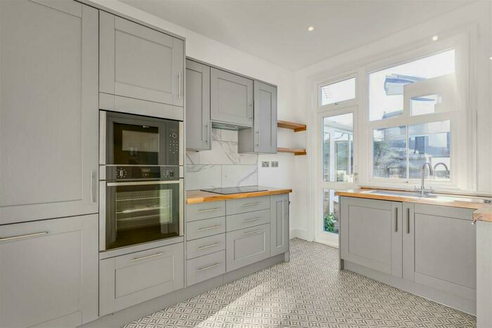 2 Bedroom Flat To Rent In Ormonde Road, East Sheen, SW14