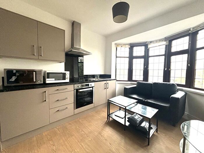 Studio To Rent In Nigel Avenue, Northfield, B31