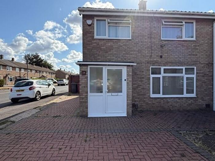 3 Bedroom End Of Terrace House To Rent In Marescroft Road, Slough, SL2