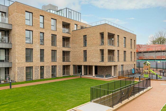 2 Bedroom Flat To Rent In Garland House, Chalk Lane, Epsom, KT18