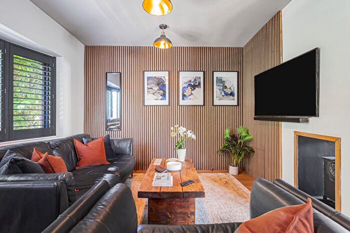 3 Bedroom Detached House To Rent In Walton Bridge Road, Shepperton, TW17