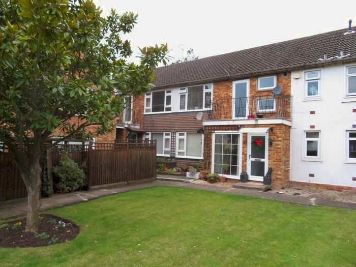 2 Bedroom Maisonette To Rent In Russell Road, Buckhurst Hill IG9
