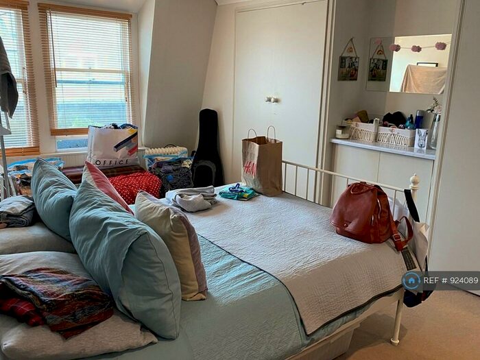 2 Bedroom Flat To Rent In Edward Street, Bath, BA2