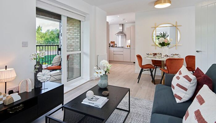 2 Bedroom Flat For Sale In "Avebury " At Tiltman Avenue, Greenhithe, DA9