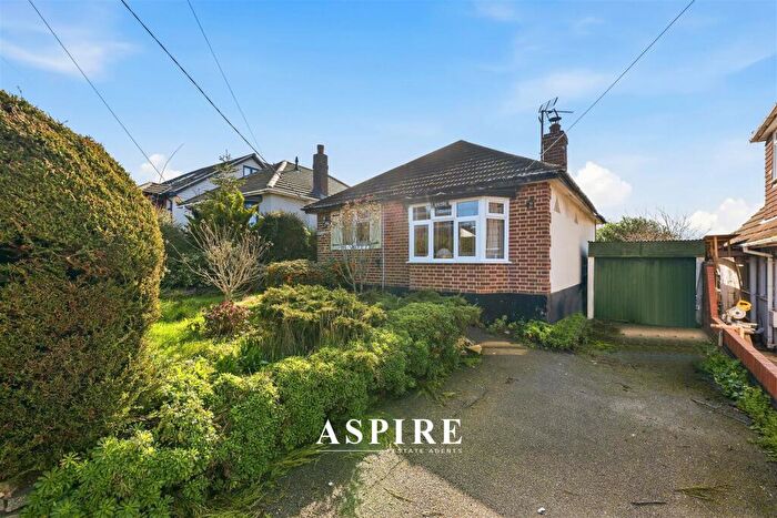 2 Bedroom Detached Bungalow For Sale In Preston Gardens, SS6