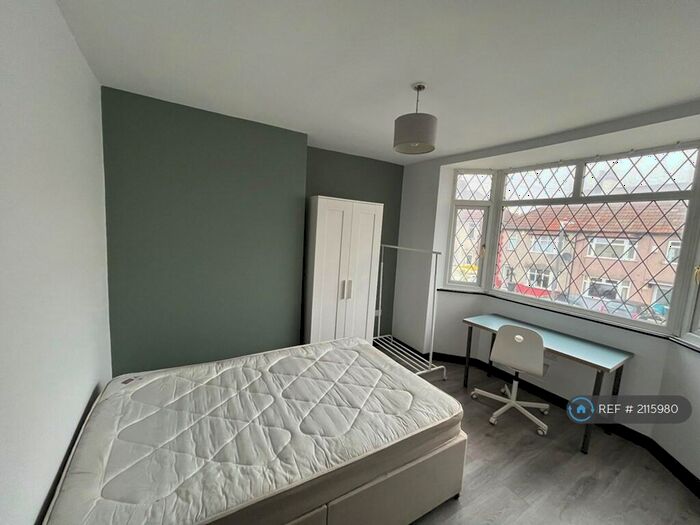 5 Bedroom Semi-Detached House To Rent In Cleve Road, Filton, Bristol, BS34