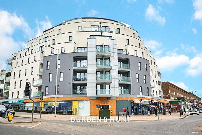 2 Bedroom Apartment For Sale In Landmark House, Loughton, IG10