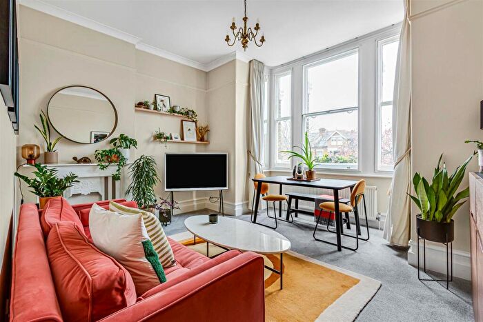 2 Bedroom Flat To Rent In Castelnau, Barnes, SW13