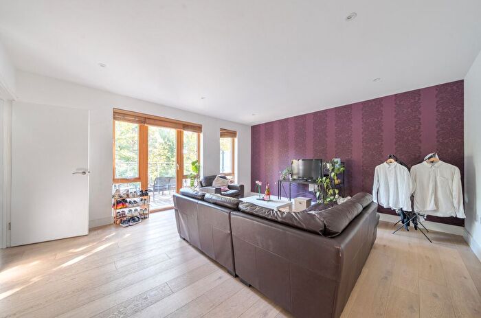 3 Bedroom Flat For Sale In Southwark Park Road, London, SE16