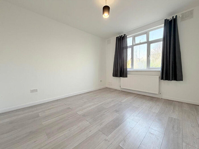 2 Bedroom Maisonette To Rent In Orchid Road, London, N14