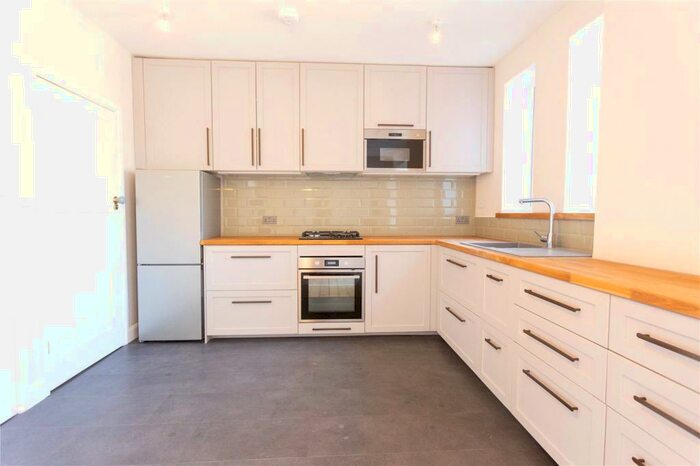 3 Bedroom House To Rent In Janeway Street, Bermondsey, London, SE16