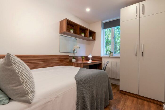 5 Bedroom Block Of Apartments To Rent In Eskdale Terrace, Newcastle Upon Tyne, NE2