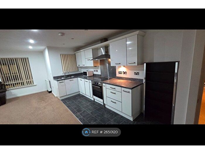 2 Bedroom Flat To Rent In The Citadel, Manchester, M4