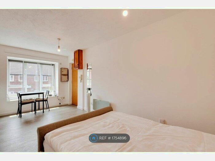 Studio To Rent In Brendon Close, Harlington, Hayes, UB3