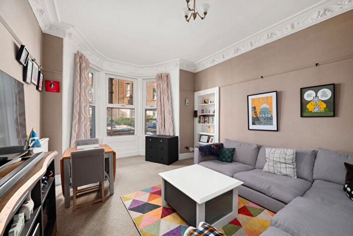 2 Bedroom Flat For Sale In G/L Bellefield Avenue, Dundee, DD1