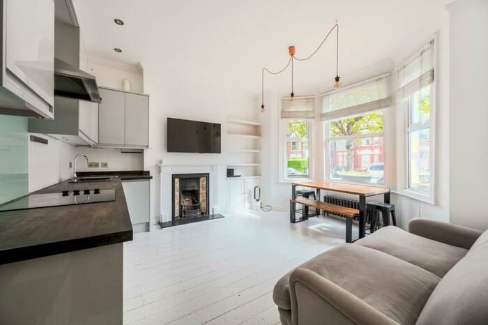 2 Bedroom Flat To Rent In Holland Road, Kensal Green, London, NW10