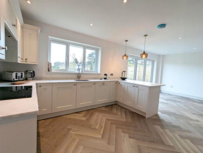 4 Bedroom Detached House For Sale In Victoria Avenue, Shanklin, PO37
